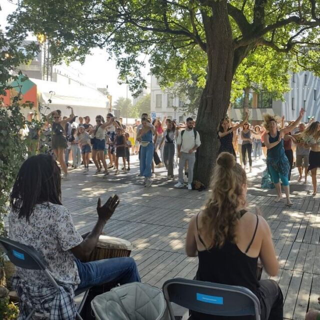 Workshop Afrikaanse dans met live percussie door dansschool Makurah