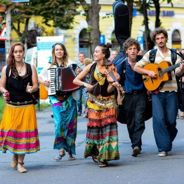 Balccony players